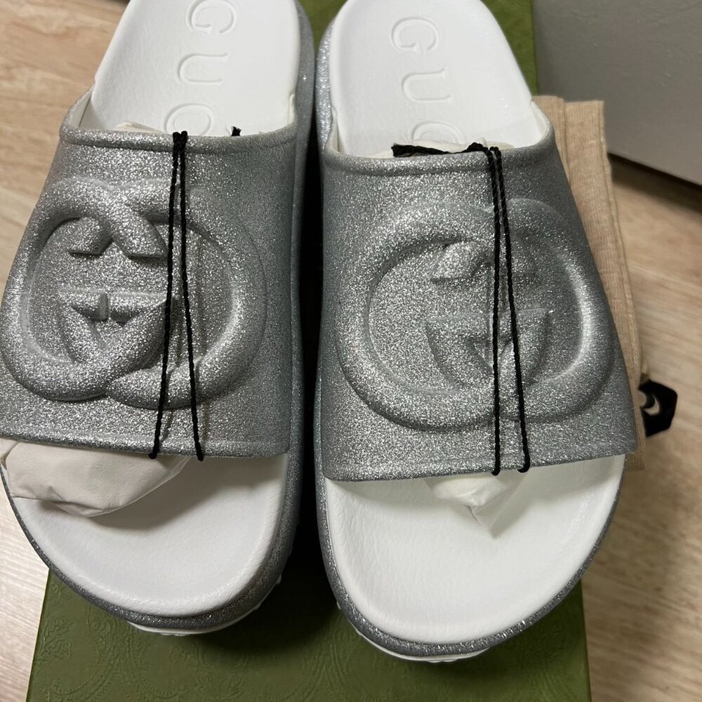 Gucci Interlocking G Slide Metalic Silver (Women's) - Picture 4 of 8